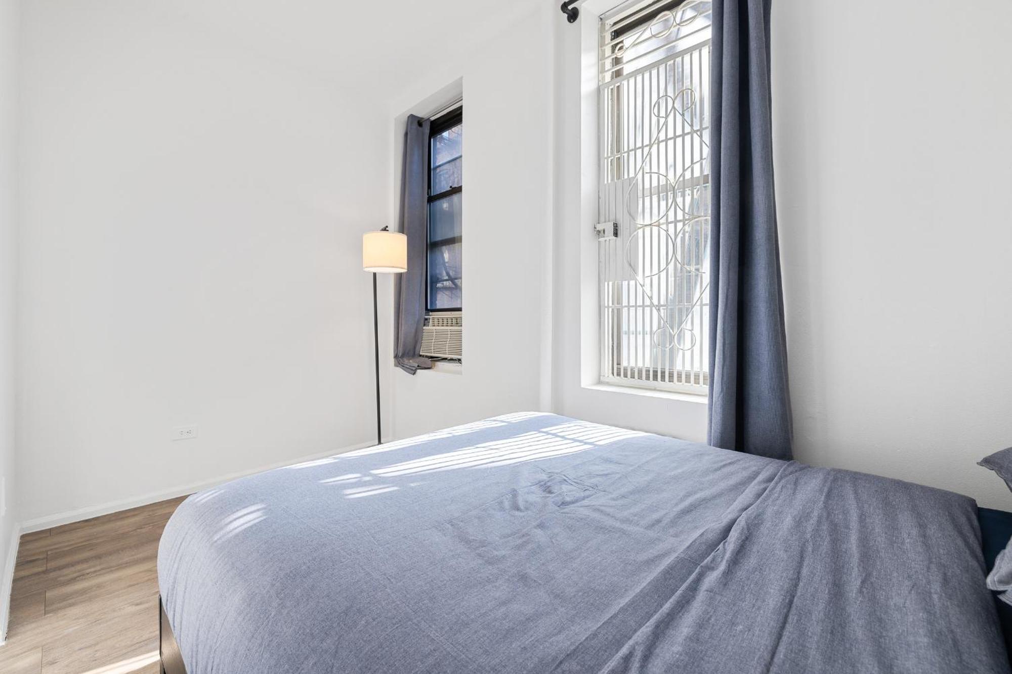 Inspiring Urban Life, Times Square Apartment New York